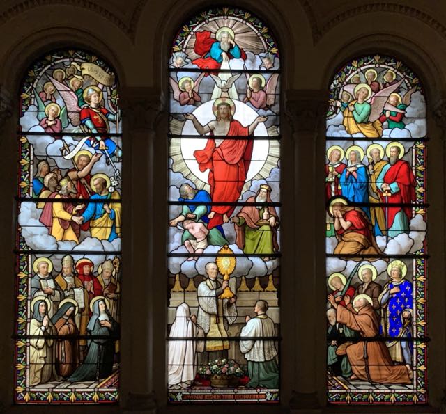 Vitrail La glorification de l'Eucharistie à travers les siècles (1900).